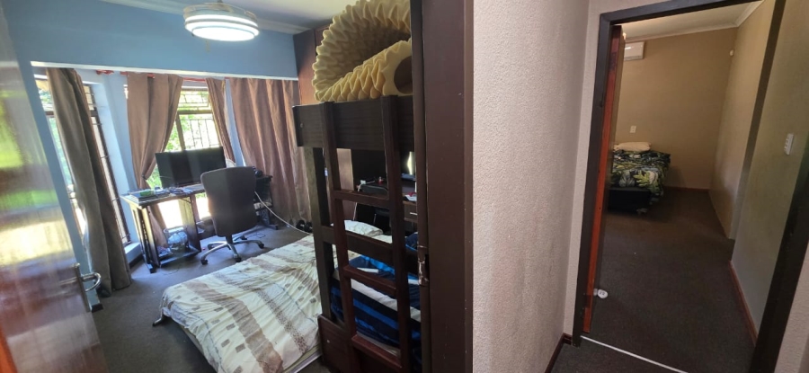 5 Bedroom Property for Sale in Wilkoppies North West